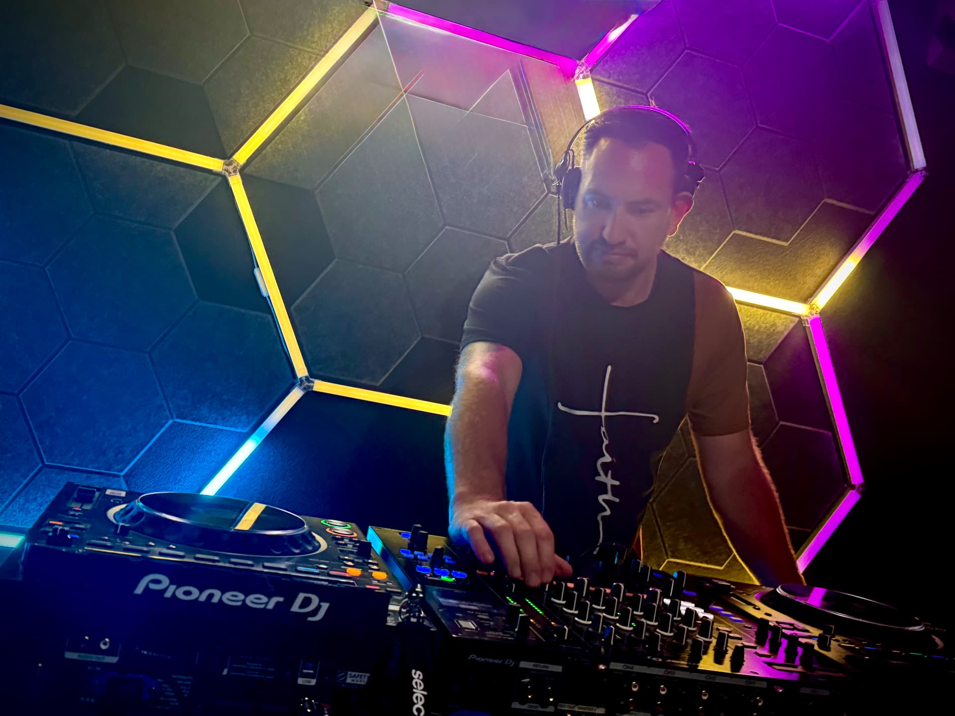 Darrell Lee performing behind the decks